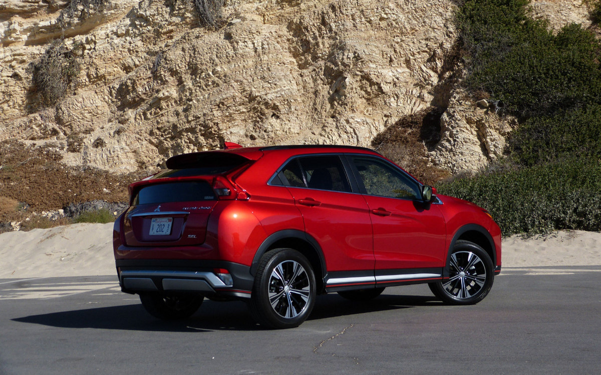 Comparison Mitsubishi Eclipse Cross SEL 2019 Vs MG ZS EV 2022 